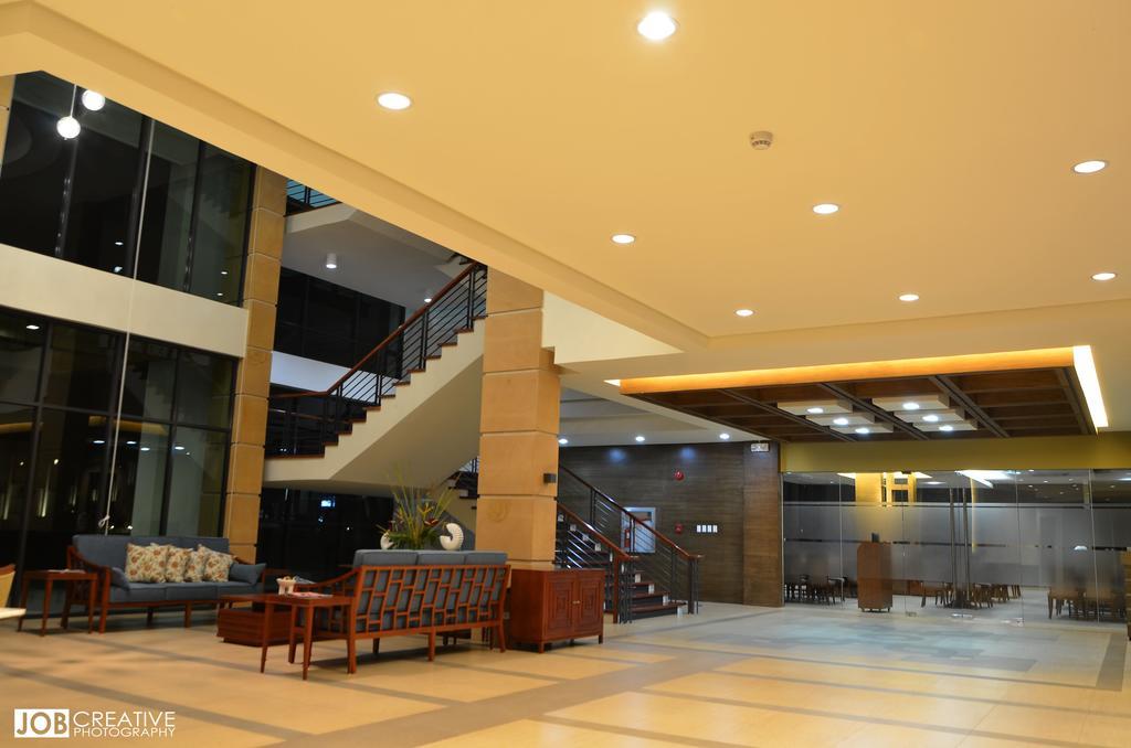 Rivermount Hotel And Resort Sarrat Bagian luar foto