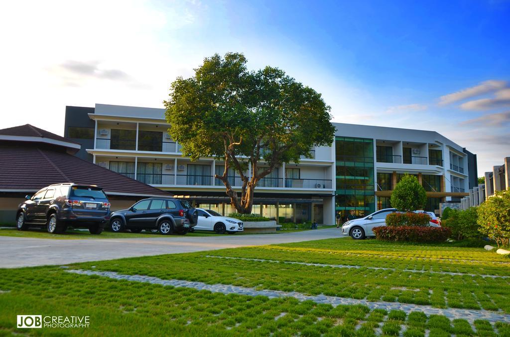 Rivermount Hotel And Resort Sarrat Bagian luar foto