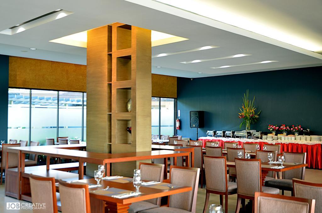 Rivermount Hotel And Resort Sarrat Bagian luar foto