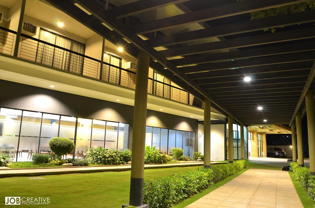 Rivermount Hotel And Resort Sarrat Bagian luar foto