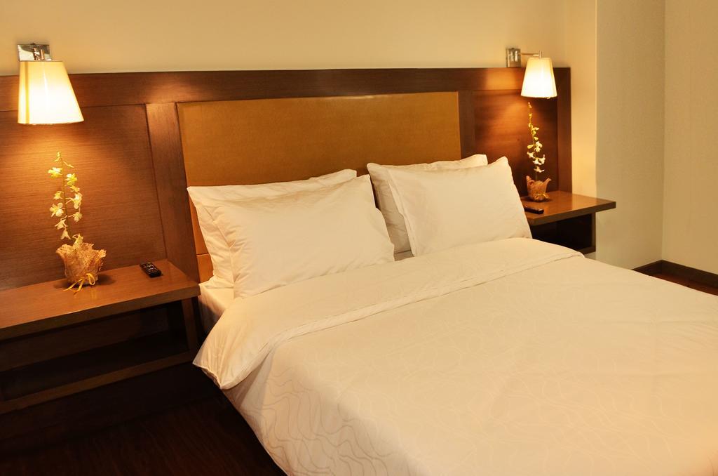 Rivermount Hotel And Resort Sarrat Bagian luar foto