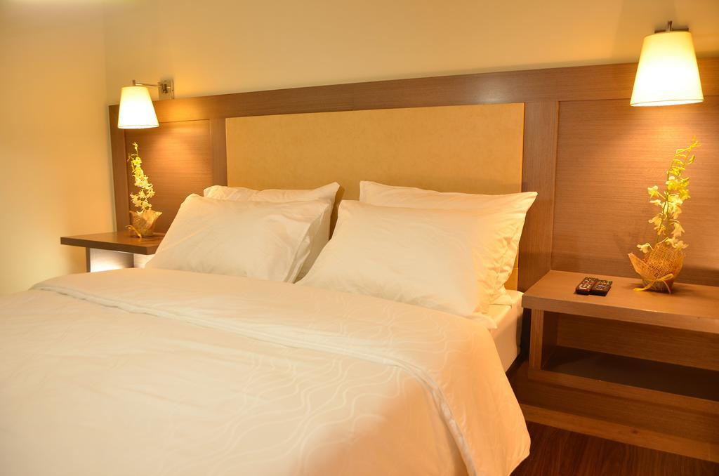 Rivermount Hotel And Resort Sarrat Bagian luar foto