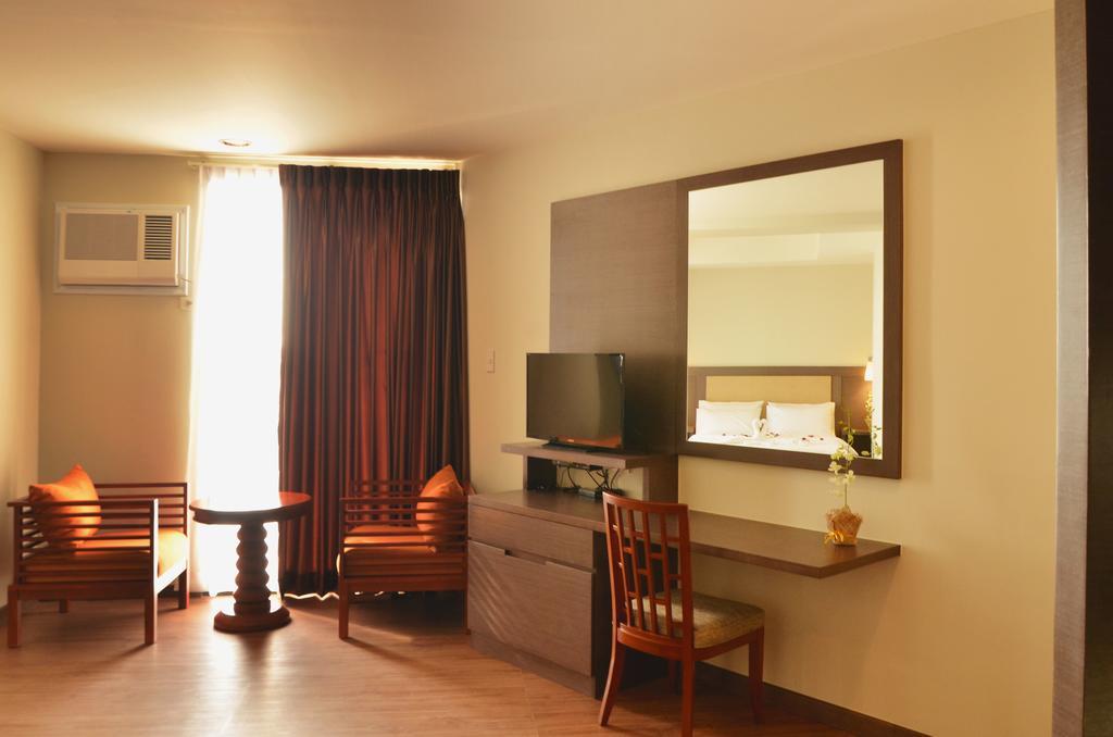 Rivermount Hotel And Resort Sarrat Bagian luar foto