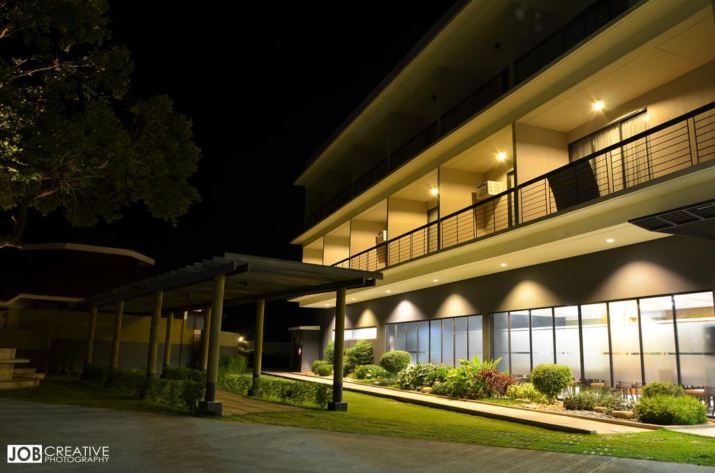Rivermount Hotel And Resort Sarrat Bagian luar foto