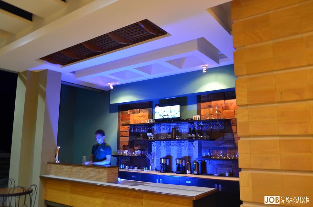 Rivermount Hotel And Resort Sarrat Bagian luar foto