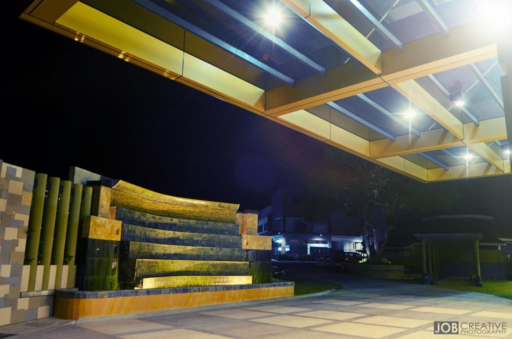 Rivermount Hotel And Resort Sarrat Bagian luar foto
