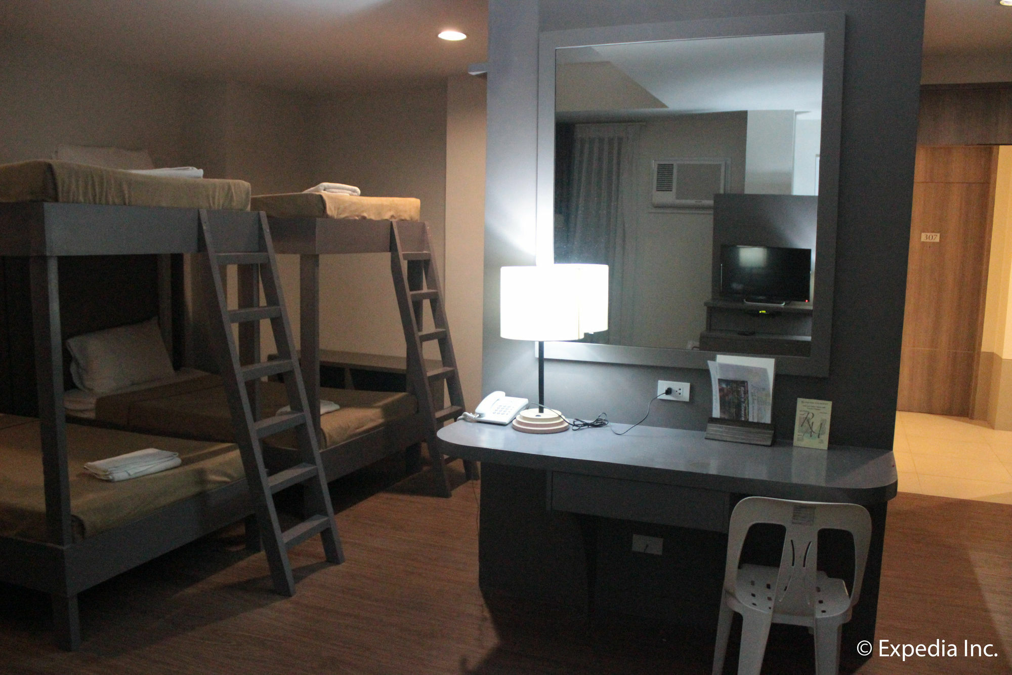 Rivermount Hotel And Resort Sarrat Bagian luar foto