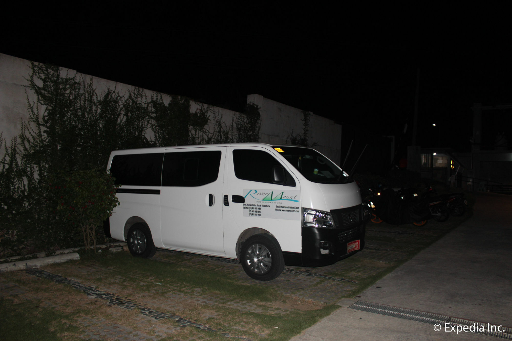 Rivermount Hotel And Resort Sarrat Bagian luar foto