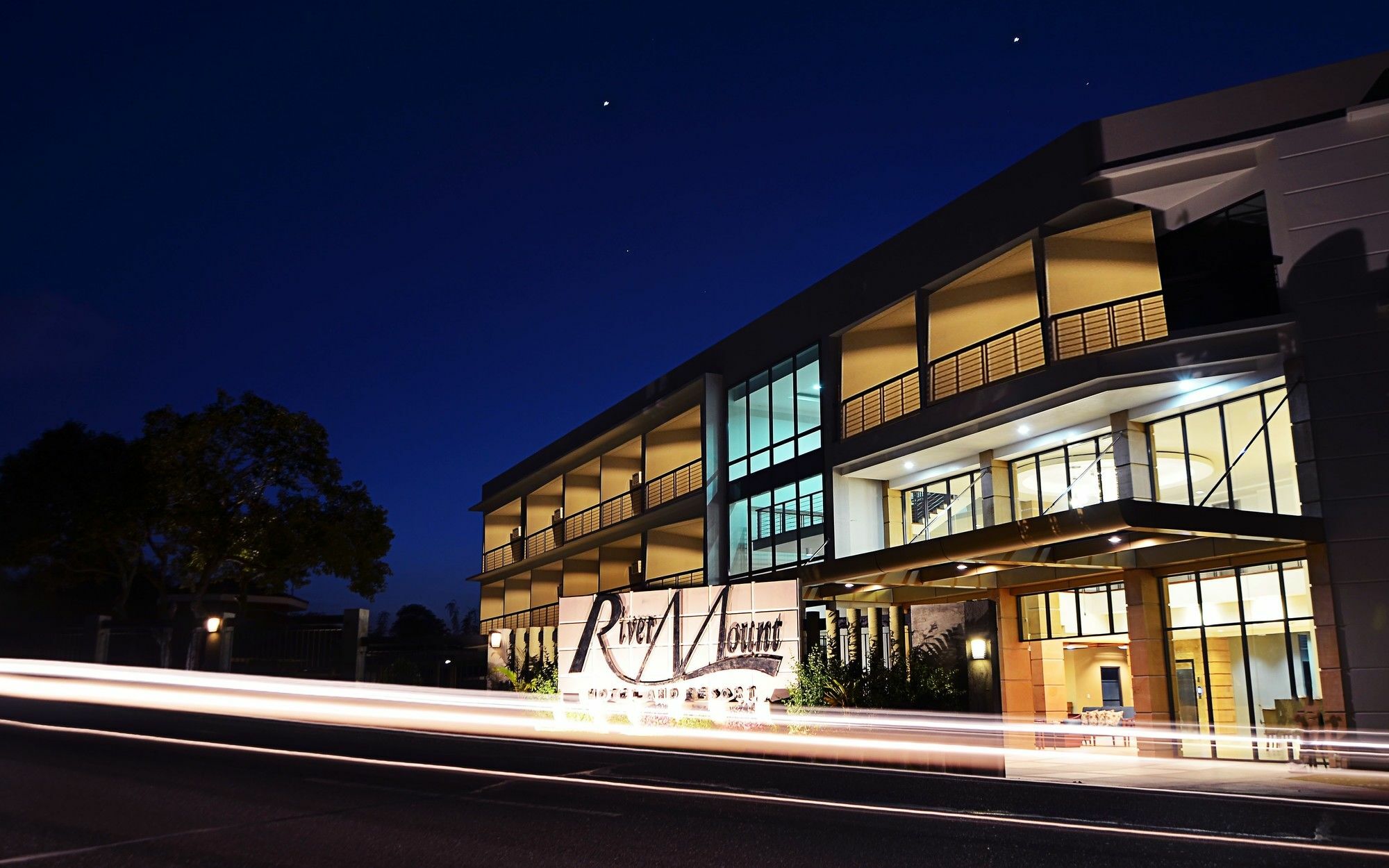 Rivermount Hotel And Resort Sarrat Bagian luar foto