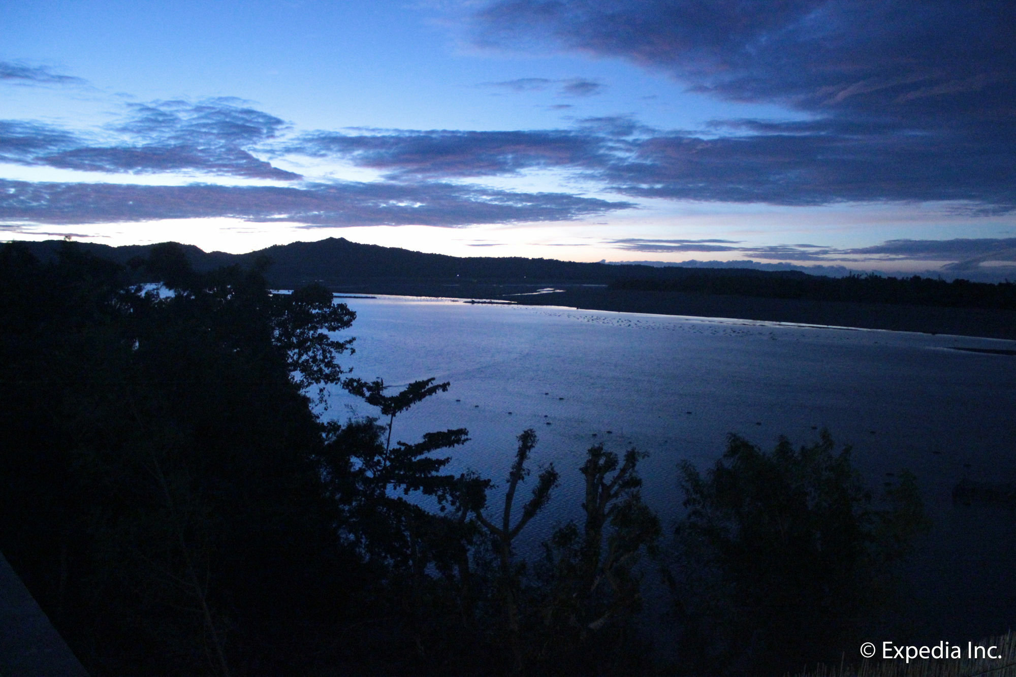 Rivermount Hotel And Resort Sarrat Bagian luar foto