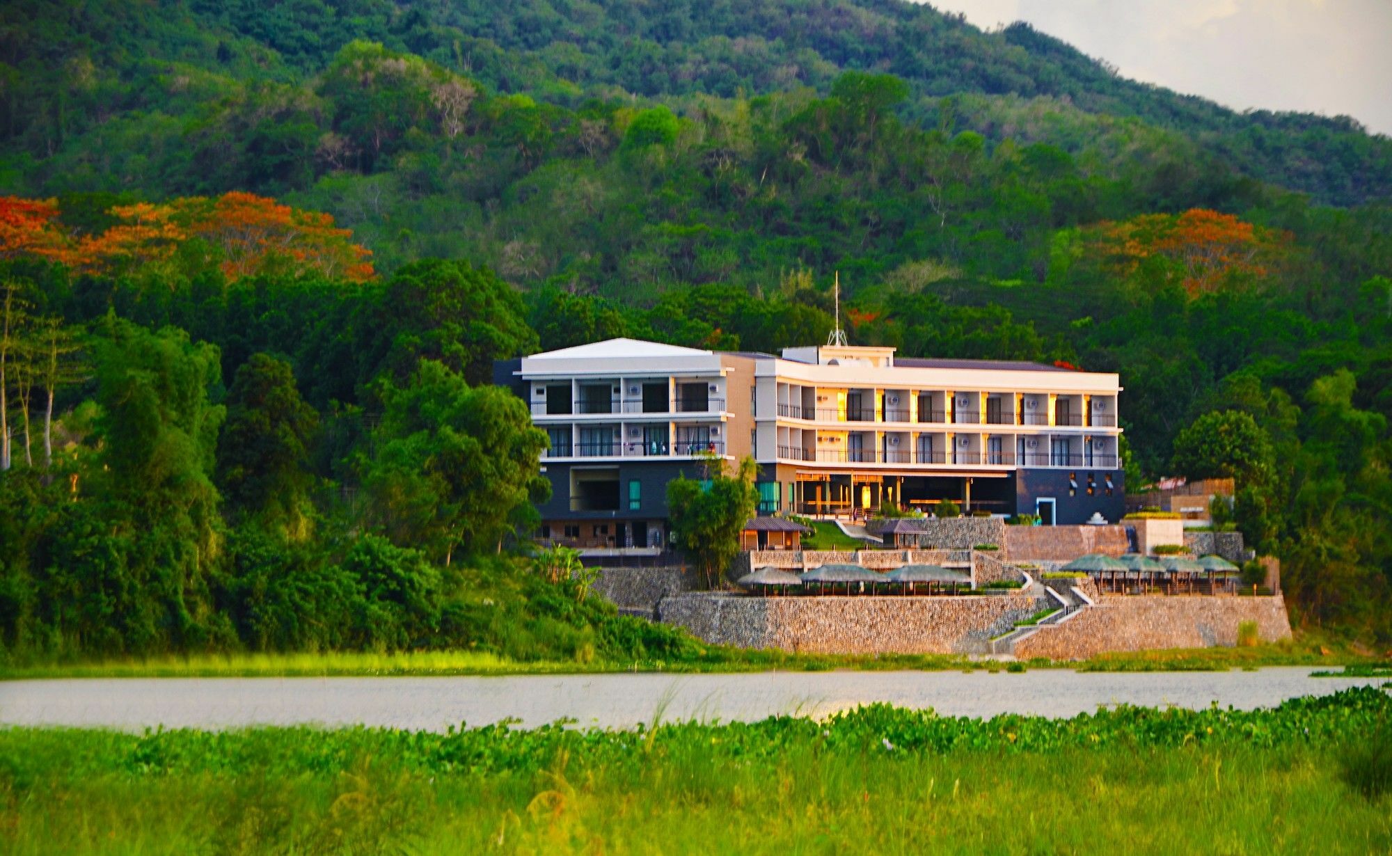 Rivermount Hotel And Resort Sarrat Bagian luar foto